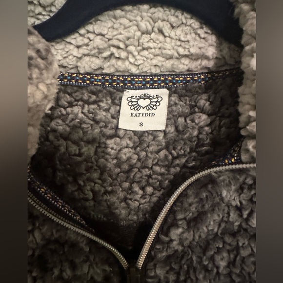 Fleece - Picture 2 of 3